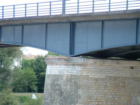 Saint-Jean-de-Blaignac - Pont sur la Dordogne - Une pile
