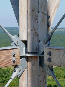 Florimont-Gaumier - Moncalou - Tour panoramique de Moncalou - Noeud d'ancrage des contreventements de la tour et d'appui des poteaux supportant les palées intermédiaires