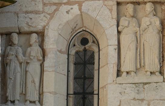 Saint-Astier - Eglise Saint-Astier - Plaques sculptées de l'ancienne façade de l'église mise en réemploi dans la décoration des parties hautes de la façade ouest de la première chapelle latérale sud