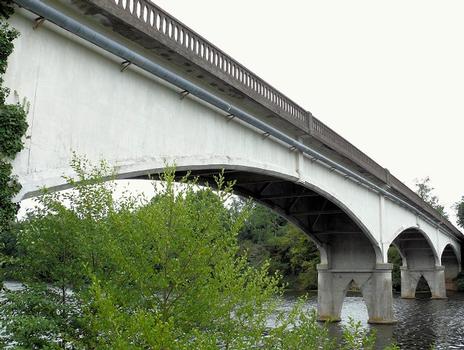 Saint-Capraise-de-Lalinde Bridge