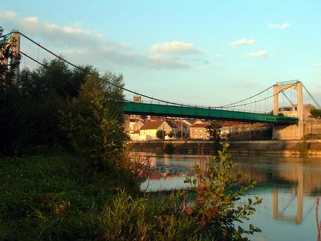 Hängebrücke über die Marne in Dormans