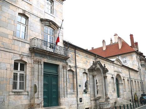 Besançon - Collège Victor Hugo (ancien collège des Jésuites) avec la plaque de l'ancien lycée Victor Hugo