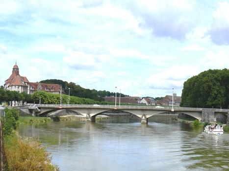 Besançon - Le pont de Canot et la cité universitaire de Canot