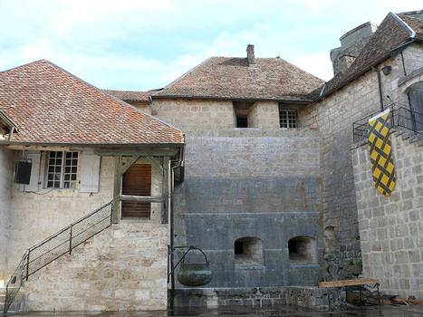 La-Cluse-et-Mijoux - Château de Joux - Escalier donnant accès à la 2ème enceinte : La-Cluse-et-Mijoux - Château de Joux - Escalier donnant accès à la 2 ème enceinte