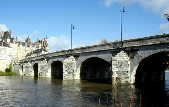 Bridge over the Loir at Durtal