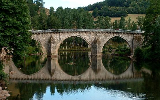 Pont Notre-Dame sur le Lot, Entraygues-sur-Truyère
Vu de l'aval