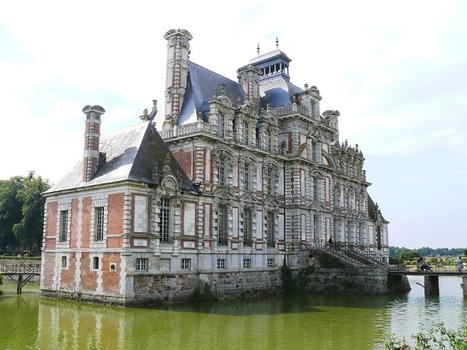Château de Beaumesnil - Façade côté parc