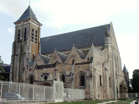 Châteaudun - Eglise de la Madeleine - Ensemble de l'église vue du côté de l'Hôtel-Dieu