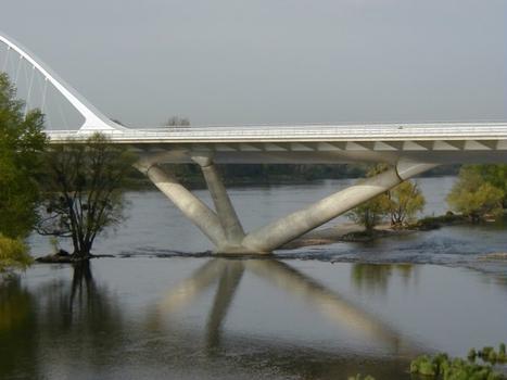Pont de l'Europe à Orleans.Appui tripode