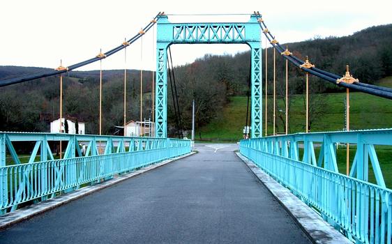 Feneyrols - Pont suspendu - Le tablier et les suspentes