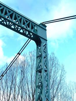 Feneyrols - Pont suspendu - Détail du pylône