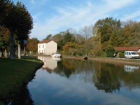 Kanalisierter Ourcq in Ferté-Millon