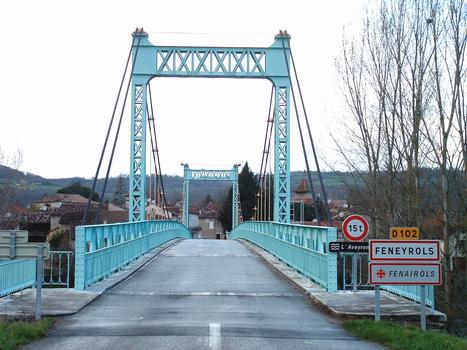 Feneyrols - Pont suspendu sur l'Aveyron reconstruit après la crue de 1932 - Pylône