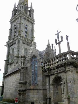 Lampaul-Guimiliau - Eglise Notre-Dame et enclos paroissial - Arc triomphal, ossuaire et clocher