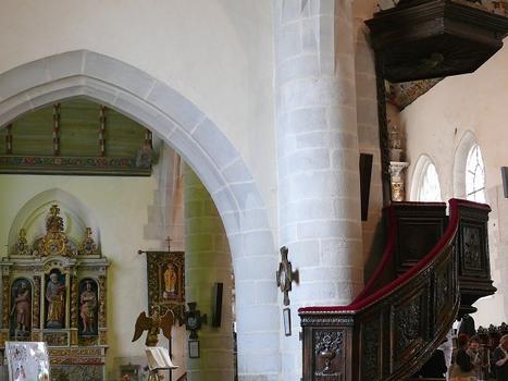 Roscoff - Eglise Notre-Dame de Croas-Batz - Nef - Chaire à prêcher et retable