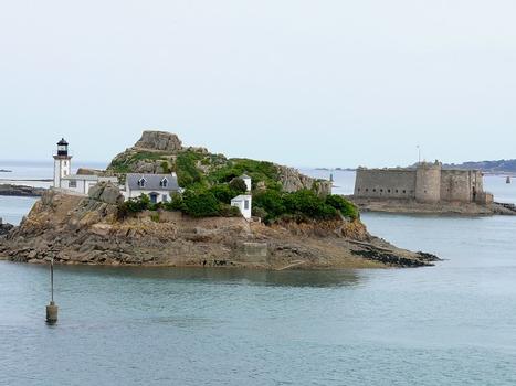 Plouezoc'h - Château du Taureau et l'île Louet