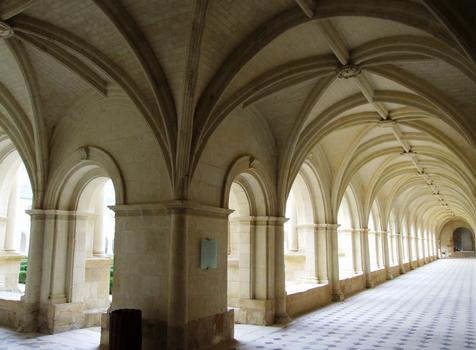 Abbaye de Fontevraud: Grand cloître (cloître des religieuses ou du Grand moûtier, ou cloître Sainte-Marie)