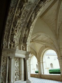Abbaye de Fontevraud : Grand cloître (cloître des religieuses ou du Grand moûtier, ou cloître Sainte-Marie) - Salle capitulaire
