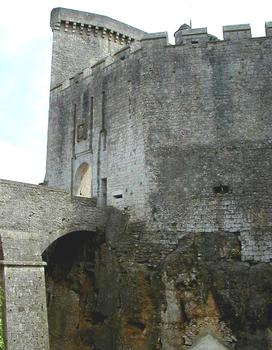 Château de Bonaguil - Pont d'accès à la la cour du château et donjon