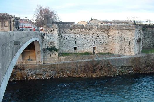 Pont-Saint-Esprit - Ancienne citadelle à côté du pont
