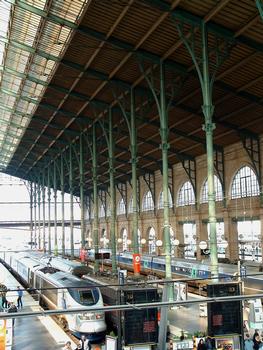 Paris - Gare du Nord - Poteaux supportant les fermes