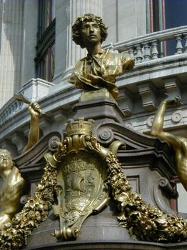 Skulptur von Charles Garnier an der Oper in Paris