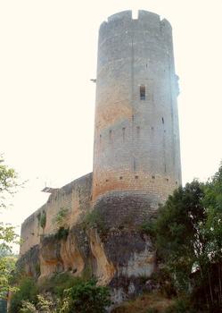 Château de Gavaudun.Donjon protégeant l'extrémité du château