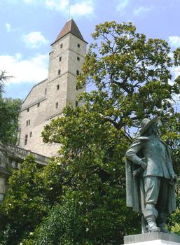 La Tour d'Armagnac et la statue d'Artagnan