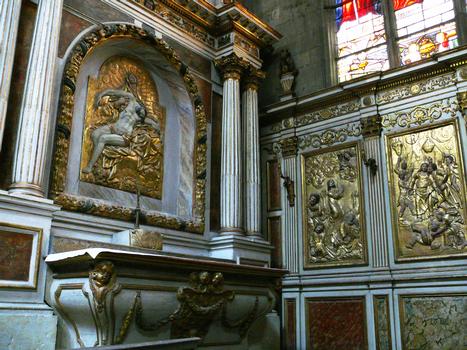 Auch - Cathédrale Sainte-Marie: Chapelle du rétable de la Vierge de Pitié avec les 9 panneaux racontant la Passion - par Jean Douillé en 1662
