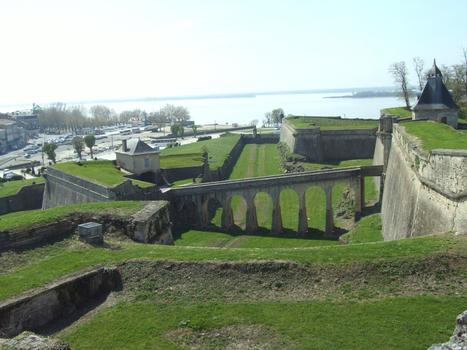 Citadelle de Blaye - Entrée par la porte Dauphine à côté du port