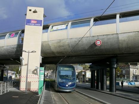 Gare de Cenon - Pole multimodal de Cenon entre la ligne A du tram et le TER