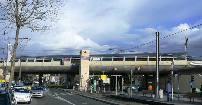 Gare de Cenon - Pole multimodal de Cenon entre la ligne A du tram et le TER