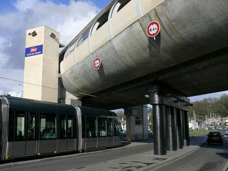 Gare de Cenon - Pole multimodal de Cenon - Passage du tram de la ligne A