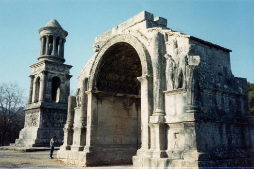 Bogen und Mausoleum in Glanum