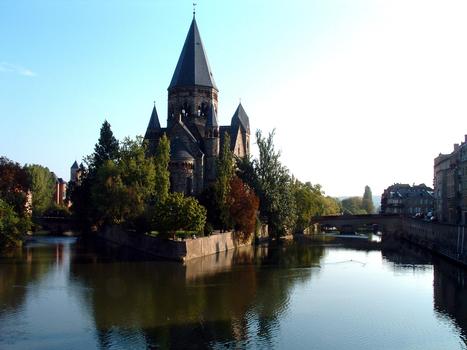 Metz - Île du Petit-Saulcy - Temple Neuf - Chevet, extrémité de l'île du Petit-Saulcy et ponts des Roches et Saint-Marcel