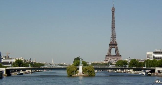 Pont de Grenelle mit Eiffelturm im Hintergrund