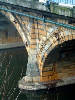 Pont de Gueugnon - Une pile vue de l'amont