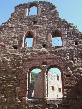 Ribeauvillé - Château Saint-Ulrich (Grand-Ribeaupierre) - Fenêtres d'un logis situé contre le logis du 13ème siècle: Ribeauvillé - Château Saint-Ulrich (Grand-Ribeaupierre) - Fenêtres d'un logis situé contre le logis du 13 ème siècle