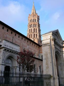 Toulouse - Basilique Saint-Sernin - Nef - Porte de l'Annonciation et porte de Miègeville