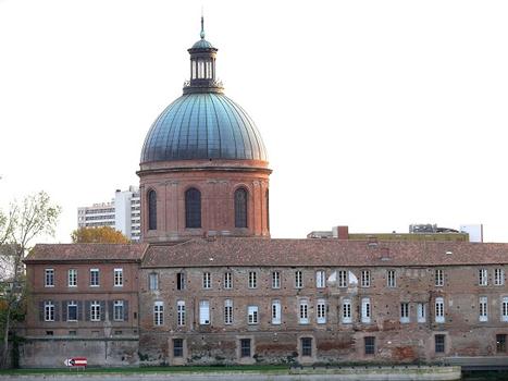 Toulouse - Hôpital La Grave - Bâtiment le long de la Garonne et l'église Saint-Joseph