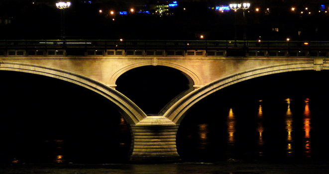 Toulouse - Pont des Catalans ou des Amidonniers la nuit
