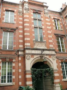 Toulouse - Hôtel Thomas de Montval - Cour, bâtiment côté rue