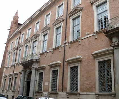 Toulouse - Hôtel des chevaliers de Saint-Jean-de-Jérusalem - Façade sur la rue de la Dalbade du corps de logis construit entre 1668 et 1680
