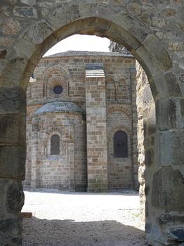 Chamalières-sur-Loire - Eglise Saint-Gilles, ancienne abbaye - Chevet et la porte de l'abbaye vers la Loire