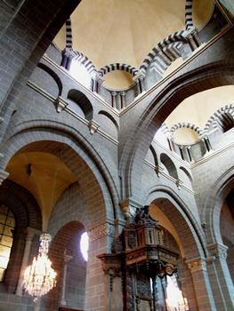Le Puy-en-Velay - Cathédrale Notre-Dame: Nef: Coupoles romanes des 3ème et 4ème travées