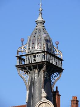 Le Puy-en-Velay - Immeuble «La Verveine du Velay» - Tourelle surmontée d'un dôme garni de vitraux créés par Charles Borie