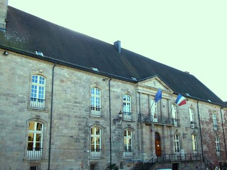 Luxeuil-les-Bains - Ancienne abbaye Saint-Colomban - Ancien palais abbatial du 18ème siècle transformé en hôtel de ville