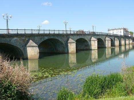 Gray - Pont sur la Saône vu de l'amont
