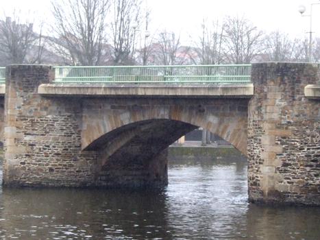 Aixe-sur-Vienne - Pont médiéval - Après élargissement - Une arche vue de l'amont