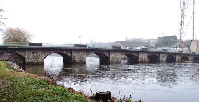 Aixe-sur-Vienne - Pont médiéval - Après élargissement - Ensemble vu de l'aval